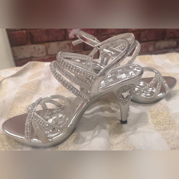 Silver shoes - Picture 12 of 16